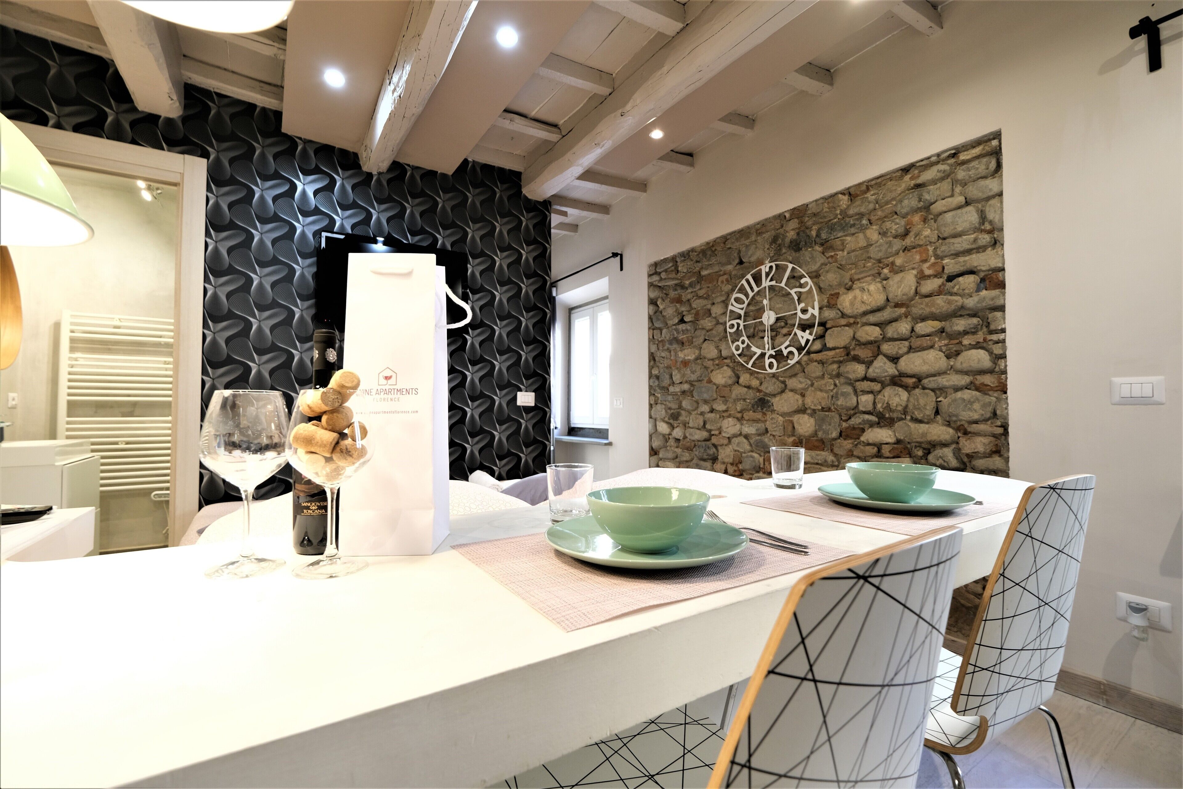 Apartamento City | Zona de estar | Smart TV de 42 pulgadas con canales digitales, una televisión