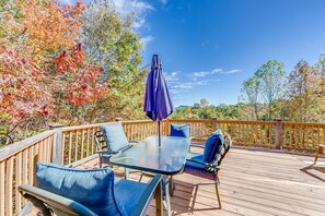 Outdoor dining - Sautee Sunrise - Retreat w/Views of Sautee Valley (Sautee Nacoochee)