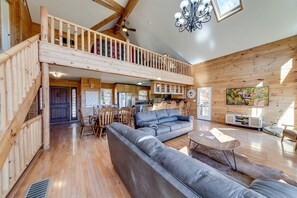 TV connectée, cheminée, table de tennis de table