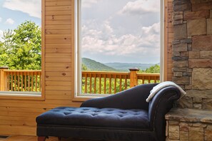 Interior - Sautee Sunrise - Tranquil Mountain Retreat w/Views of the Sautee Valley (Sautee Nacoochee)