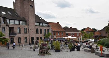 Guesthouse with jacuzzi in picturesque Leiedorp