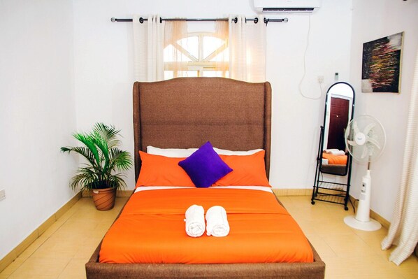 2 habitaciones, escritorio, tabla de planchar con plancha y wifi gratis 