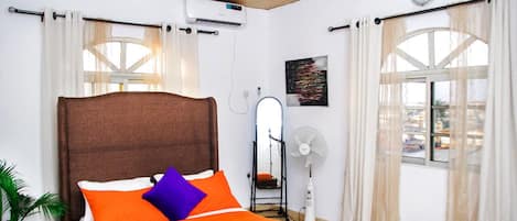 2 室のベッドルーム、デスク、アイロン / アイロン台、WiFi (無料)