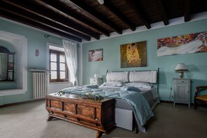 4 habitaciones, escritorio, tabla de planchar con plancha y wifi gratis 