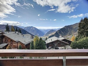 Property grounds - Living room with eating area, separate kitchen with dishwasher, one bedroom with 2 single beds, one (Verbier)