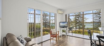 Welcome to Sea Lido Urunga – With spectacular views of the estuary and park