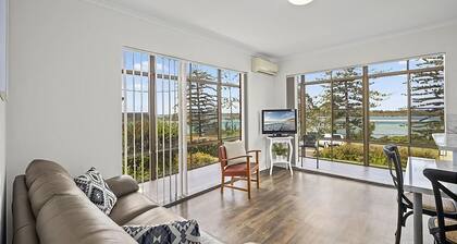 Welcome to Sea Lido Urunga – With spectacular views of the estuary and park