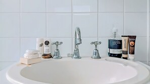 Douche, serviettes fournies