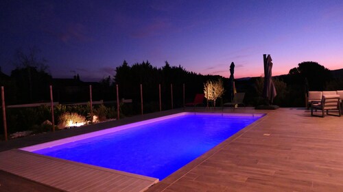 Villa de plain pied tout confort, 6 personnes, avec piscine chauffée