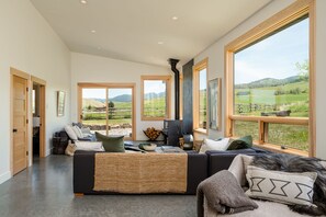 Smart TV, fireplace, offices