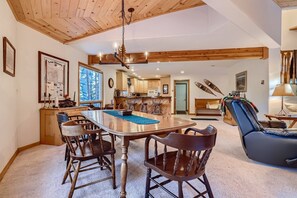 Fridge, microwave, stovetop, dishwasher - Sunbeam Retreat: Large Mountain Home Near Downtown (Breckenridge)