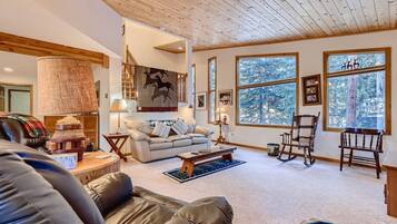 Télévision, cheminée