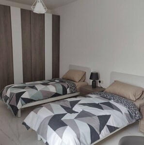 4 Schlafzimmer, BĂŒgeleisen/BĂŒgelbrett, Reisekinderbett, kostenloses WLAN