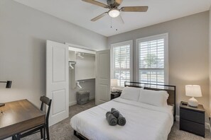 5 habitaciones, tabla de planchar con plancha, wifi y ropa de cama 