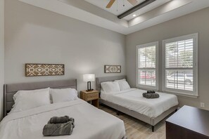 5 bedrooms, iron/ironing board, WiFi, bed sheets