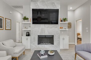 Téléviseur, foyer, Netflix, services de diffusion en continu