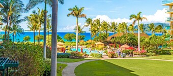 Beautiful Oceanfront Corner Unit - Honua Kai 215