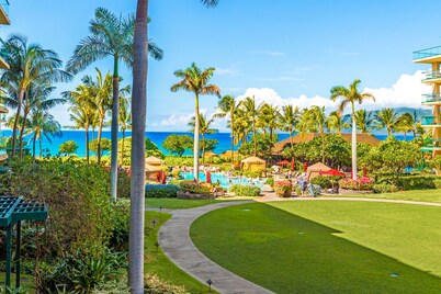 Beautiful Oceanfront Corner Unit - Honua Kai 215
