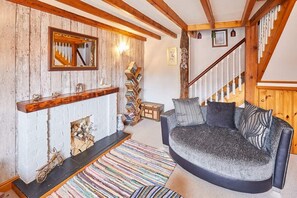TV, books, offices - Host & Stay | Oldcorn Cottage (Whitby)