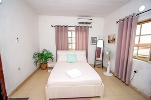 2 Schlafzimmer, Schreibtisch, Bügeleisen/Bügelbrett, kostenloses WLAN