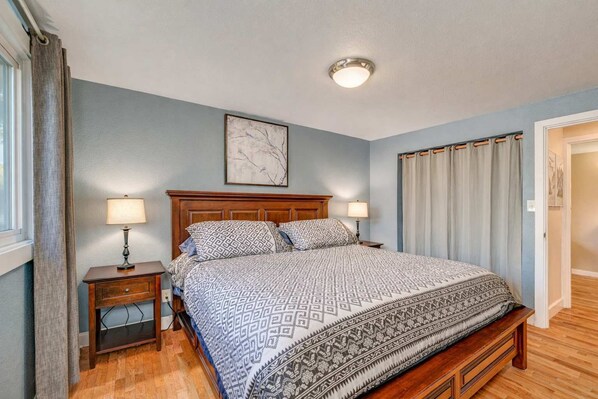 3 bedrooms, desk, iron/ironing board, WiFi