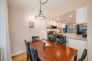 Dining - Renton Oasis-Relaxing 3BR Home with Great Outdoor (Renton)