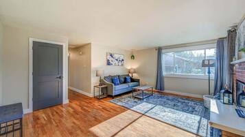 ุชููุฒูููุ ู
ูุชุจ