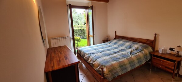 3 bedrooms, bed sheets - Lella's house in residence with pool (Paratico)