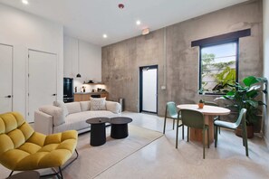 TV, offices - Claudia | Sense of Calm and Relaxation,  Walking Distance to the Excitement - PO (New Orleans)