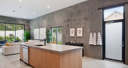 Claudia - Unit 5 | Sense of Calm and Relaxation, Walking Distance to the Excitem