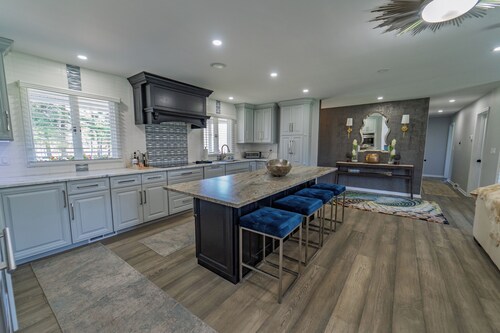 Luxurious retreat for body&soul/king suite/hot tub