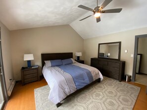 6 bedrooms, desk, iron/ironing board, free WiFi