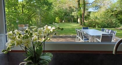 Gite LE PEYSSET between SARLAT and MONTIGNAC LASCAUX with private pool.