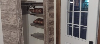 Home-Style, Modernized Rental- Attached to Neil's Winehouse