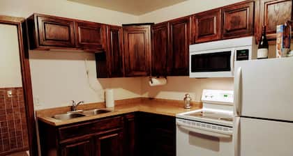 Home-Style, Modernized Rental- Attached to Neil's Winehouse