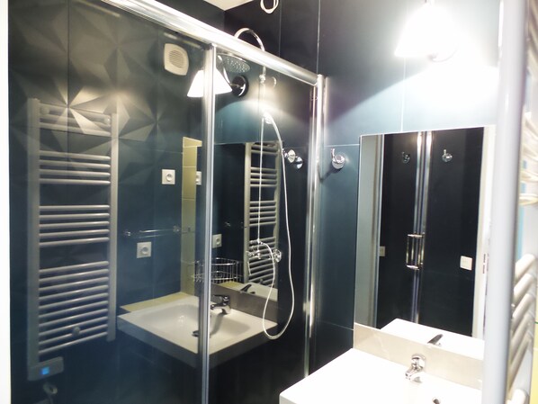 Shower, toilet paper