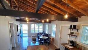 ماكينة لصنع القهوة/الشاي، ثلاجة، ميكروويف، فرن