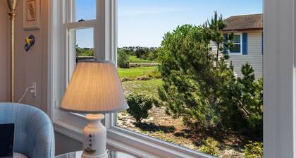 Sound Chief: Hot Tub, Golf Views, Pool Access