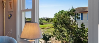Sound Chief: Hot Tub, Golf Views, Pool Access