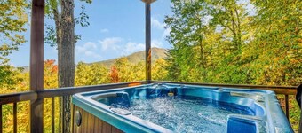 Wooden Cabin-LOTS OF BEARS-Mtn Views-Secluded/Peaceful-4 bedroom-Ample Parking