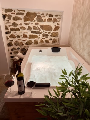 Spa - La Casucha de Chulilla, design house for dream stays. (Chulilla)