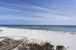 On the beach - The Palms 613 by Liquid Life (Orange Beach)