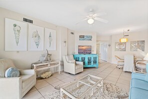 Flat-screen TV, DVD player - The Palms 613 by Liquid Life (Orange Beach)
