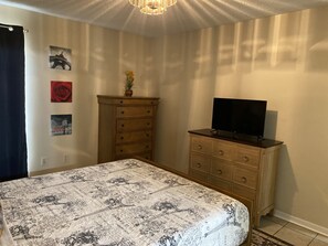 2 bedrooms, desk, iron/ironing board, free WiFi