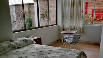 5 bedrooms, free WiFi, bed sheets