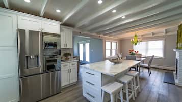 Coffee/tea maker, fridge, microwave, oven