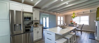 Romantic gateway house on the private lake