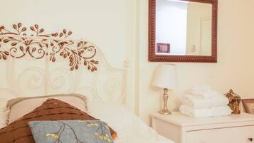 1 bedroom, desk, iron/ironing board, Internet