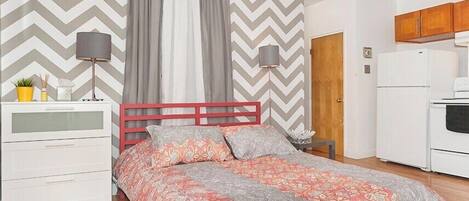 1 bedroom, desk, iron/ironing board, WiFi