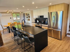 Private kitchen - The Sommet - Magical Main Home and Guest Cottage (Jackson)